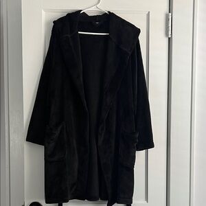 BLACK ROBE